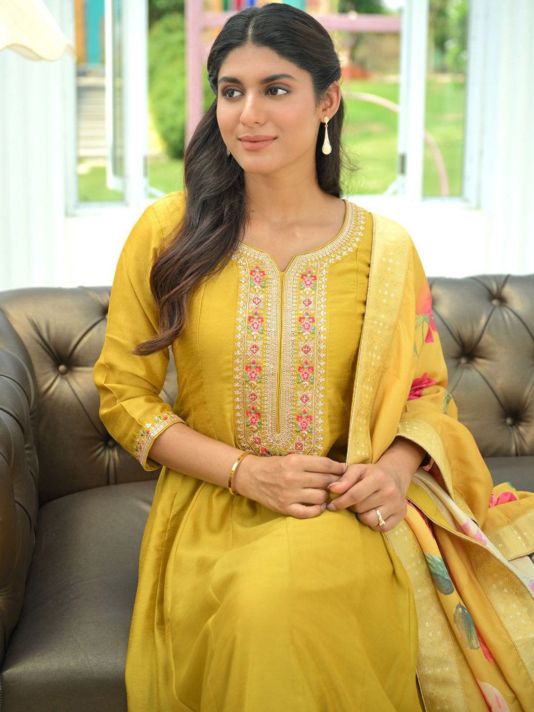 Dhiyona IE Women Floral Embroidered Regular Sequinned Kurta with Trousers & With Dupatta