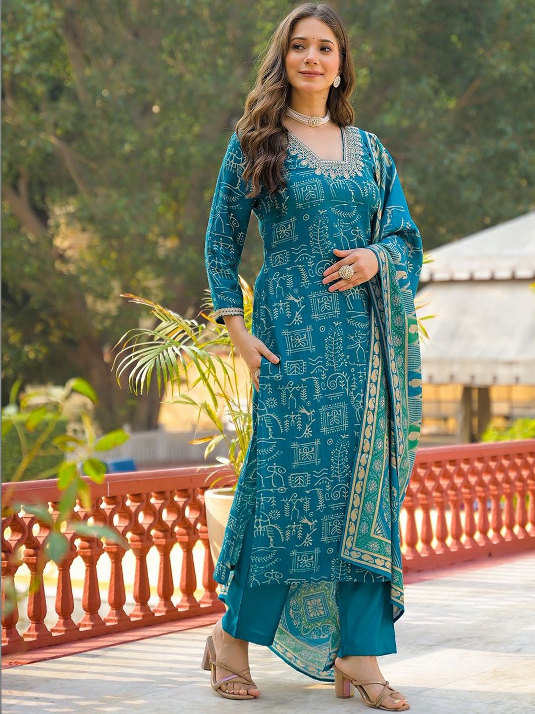 Dhiyona KL Women Ethnic Motifs Printed Regular Thread Work Kurta with Trousers & With Dupatta