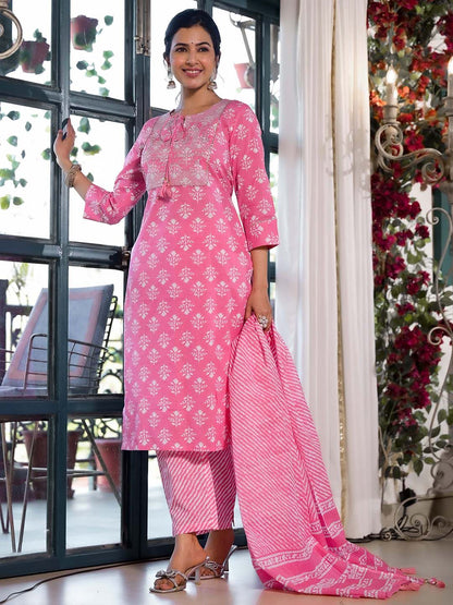 Dhiyona KL Women Plus Size Pink Floral Printed Kurta with Trousers & Dupatta