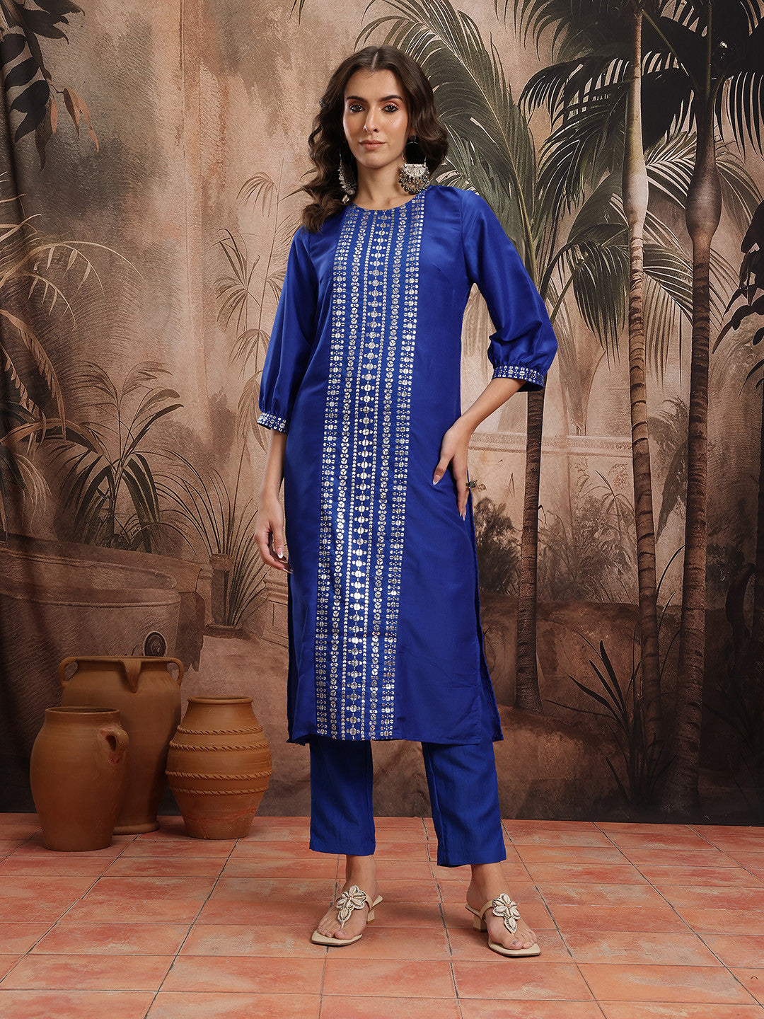 Women Foil Print Kurta with Trousers