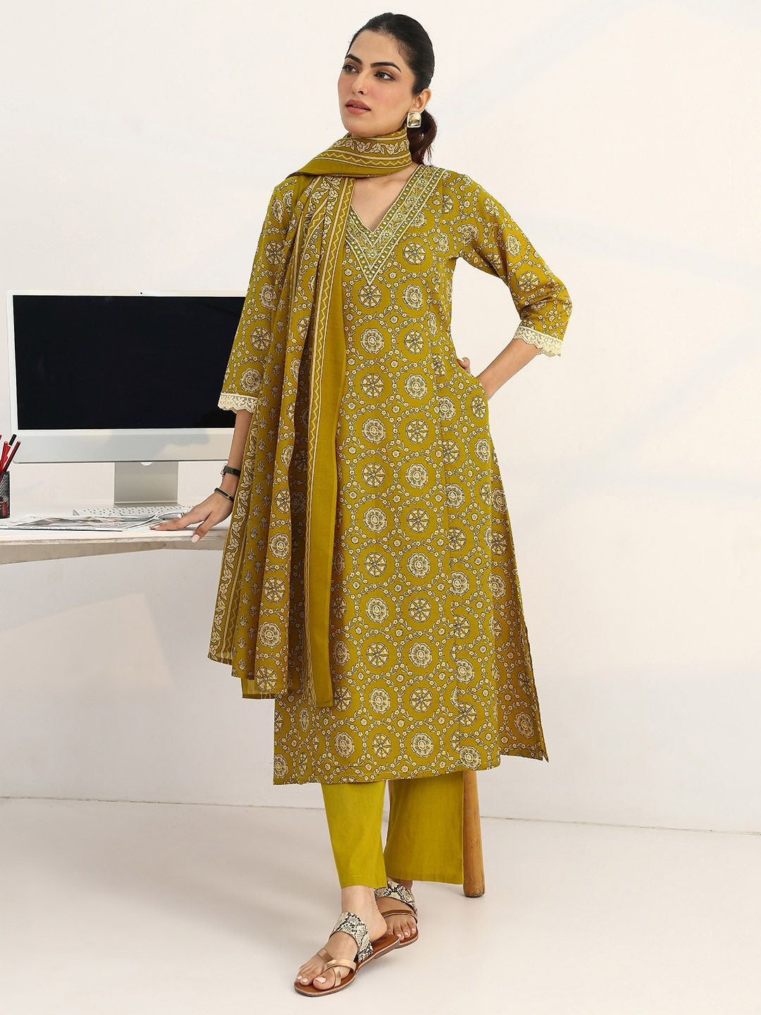 Women Ethnic Motifs Printed Regular Cotton Blend Kurta with Trousers & With Dupatta
