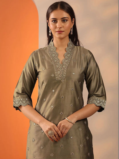 Women Ethnic Motifs Embroidered Regular Thread Work Kurta with Salwar
