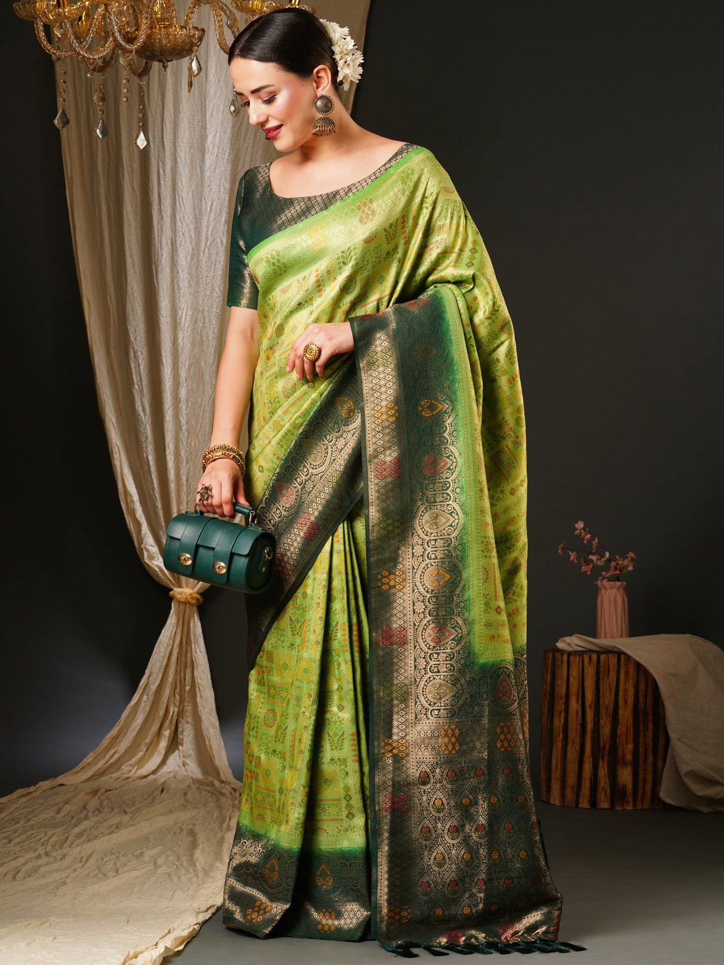 Women's Kanjeevaram Silk Light Green Woven Design Celebrity Saree With Blouse Piece