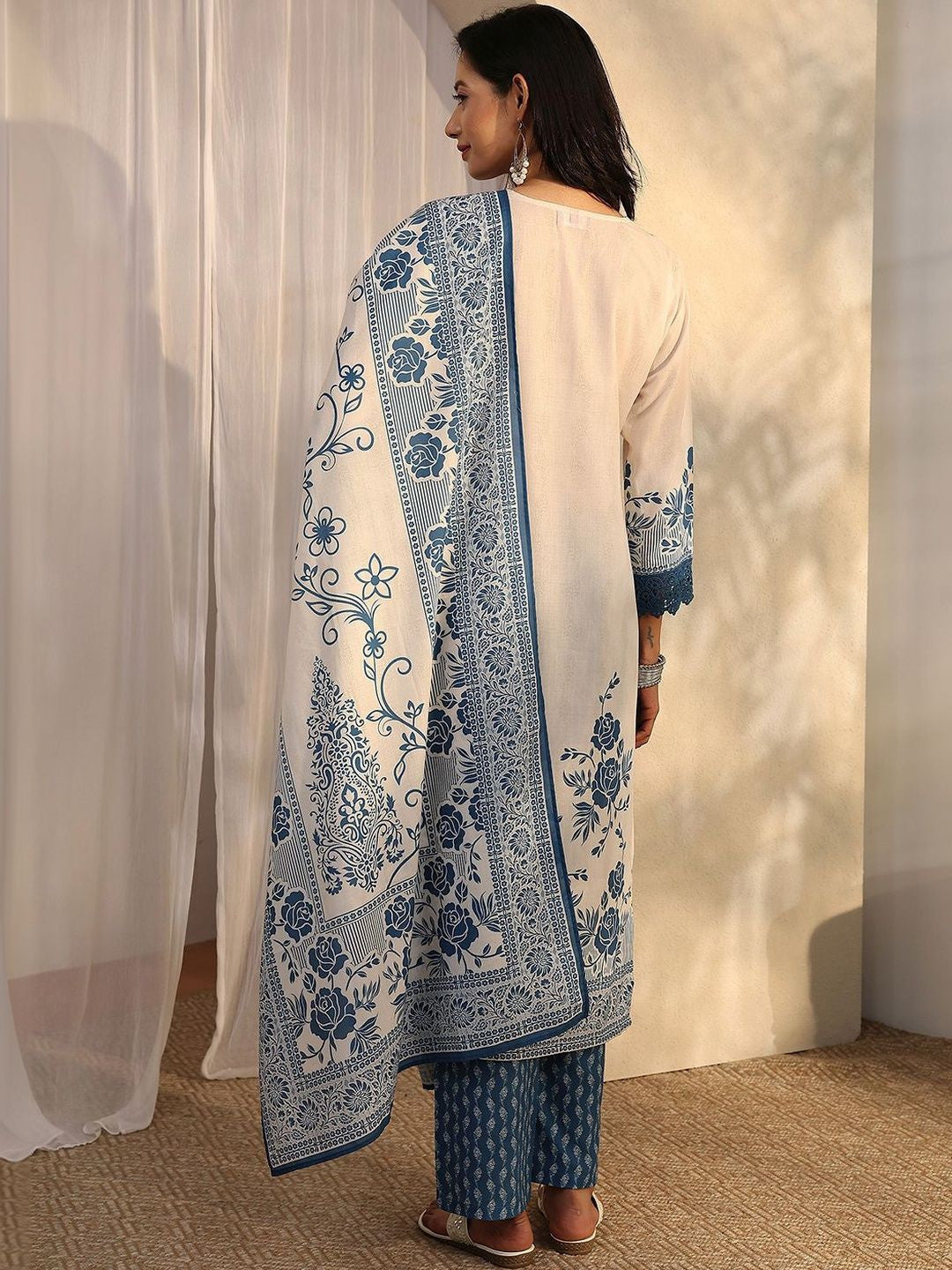 Women Floral Printed Regular Kurta with Trousers & With Dupatta