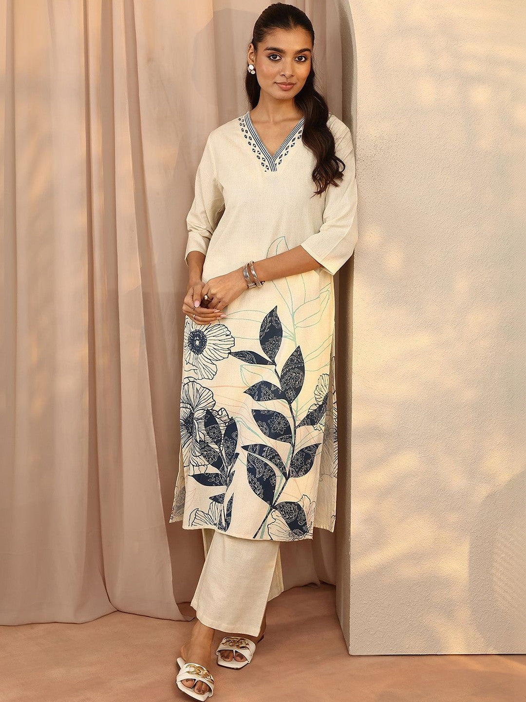 Women Floral Printed Regular Thread Work Kurta with Trousers