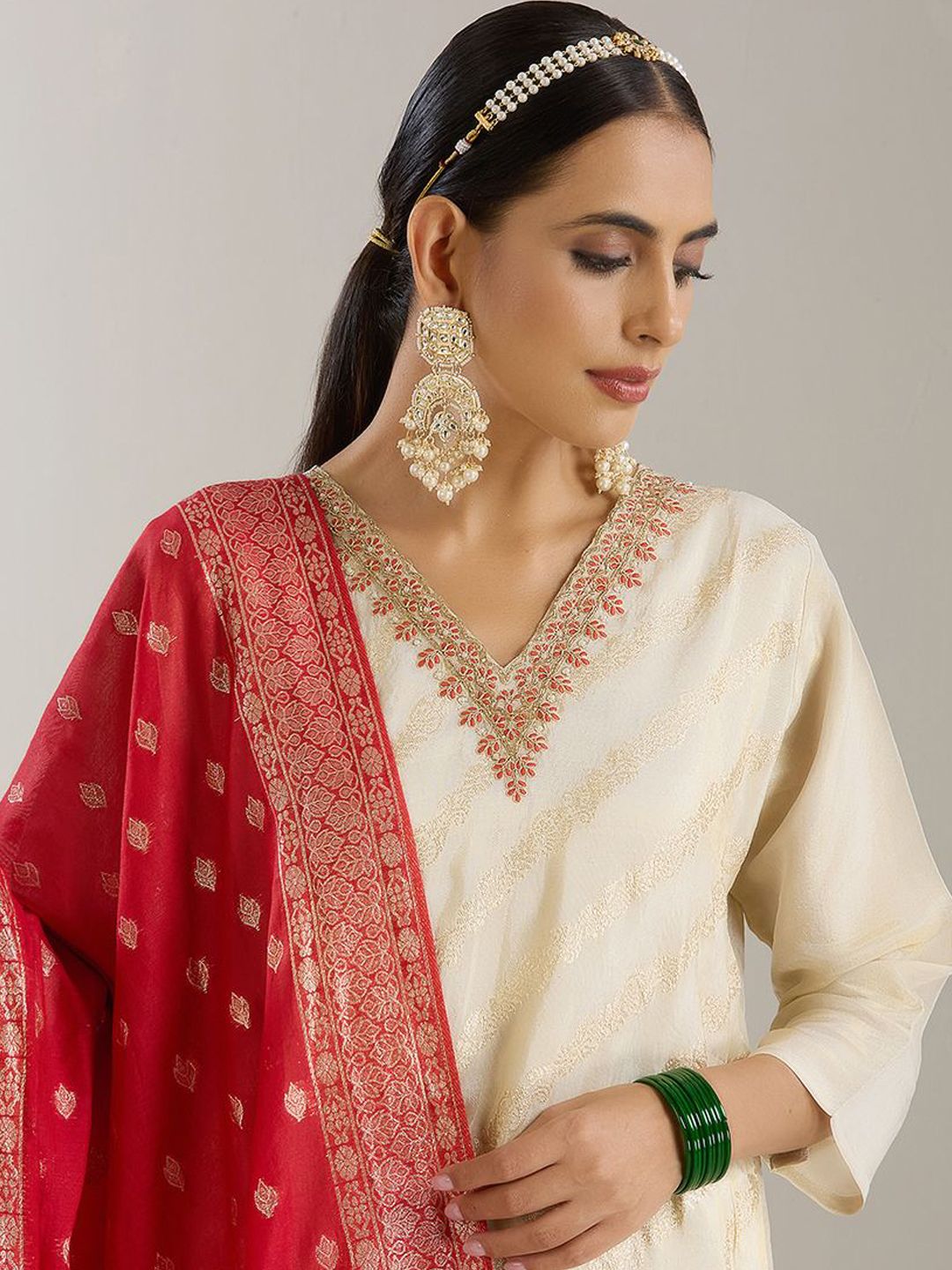 Dhiyona IS Women's White Floral Embroidered V-Neck Straight Kurta With Trousers & Dupatta