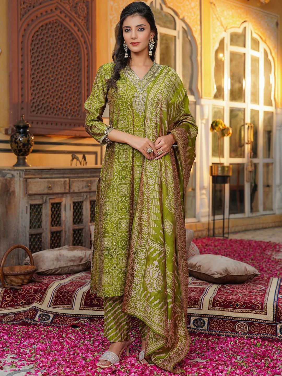 Dhiyona KL Women Ethnic Motifs Printed Regular Thread Work Kurta with Trousers & Dupatta