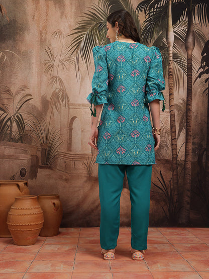 Women Printed Kurta with Trousers