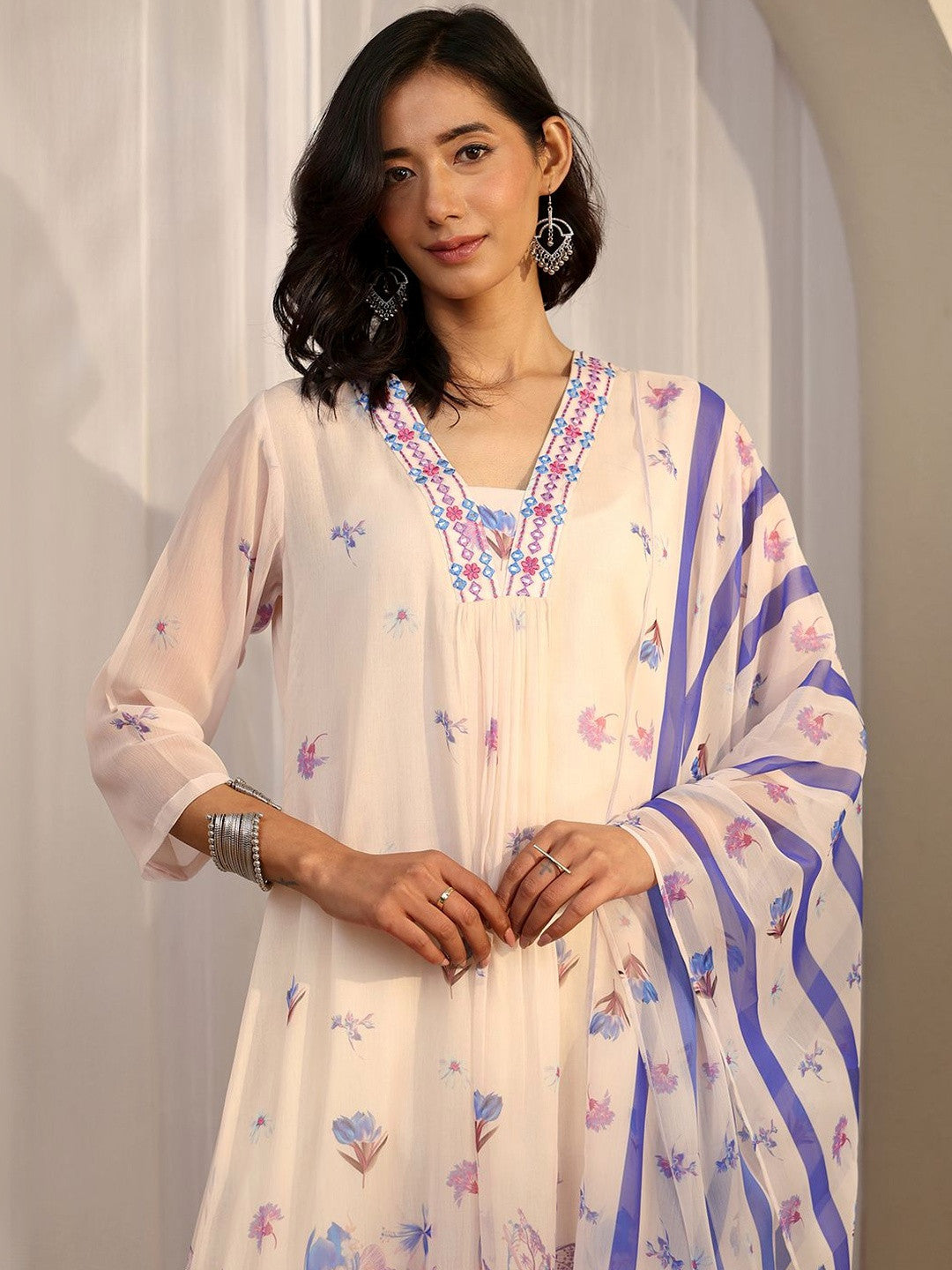 Women Floral Printed Regular Thread Work Kurta with Trousers & With Dupatta