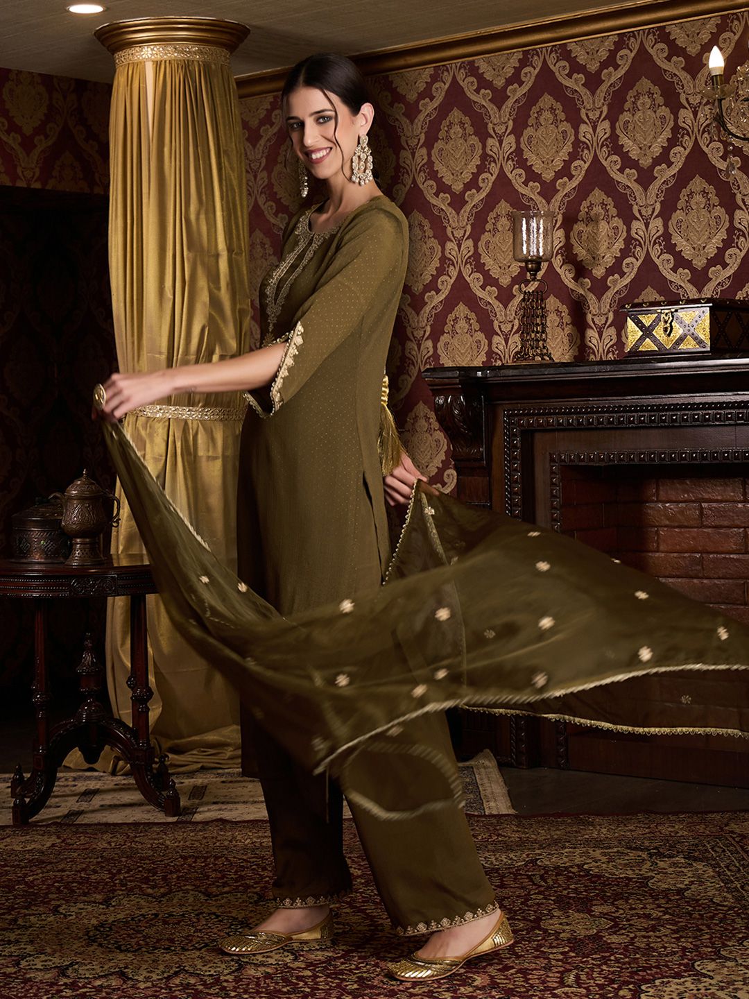 Dhiyona CH Floral Embroidered Round Neck Thread Work Kurta With Trousers & Dupatta