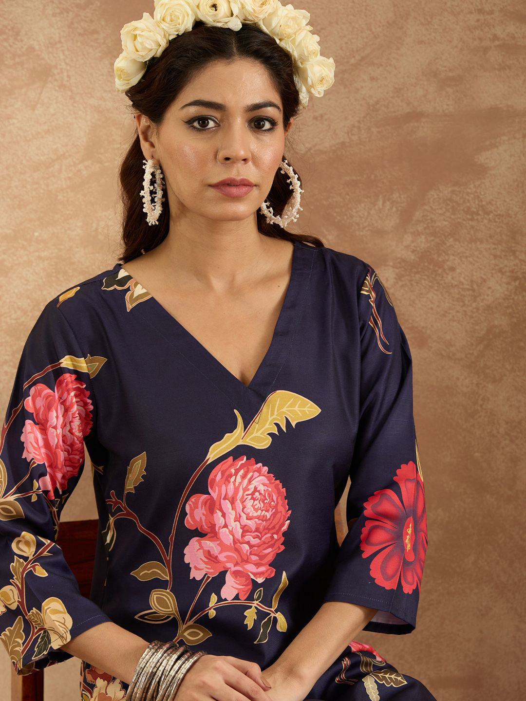 Women Floral Printed Regular Kurta with Trousers