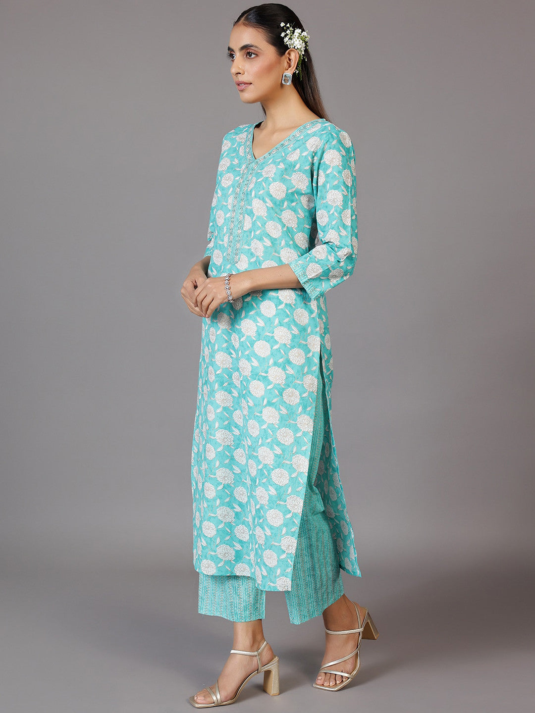Floral Printed V-Neck Three-Quarter Sleeves Pure Cotton Kurta Set
