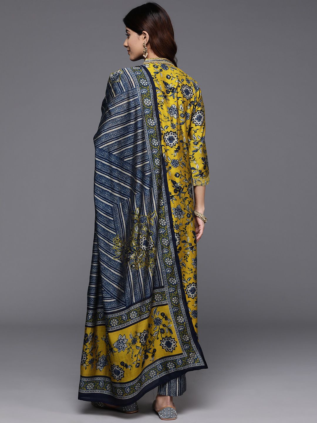 Dhiyona VA Women'sFloral Printed Sequinned Chanderi Silk Straight Kurta With Trouser & Dupatta