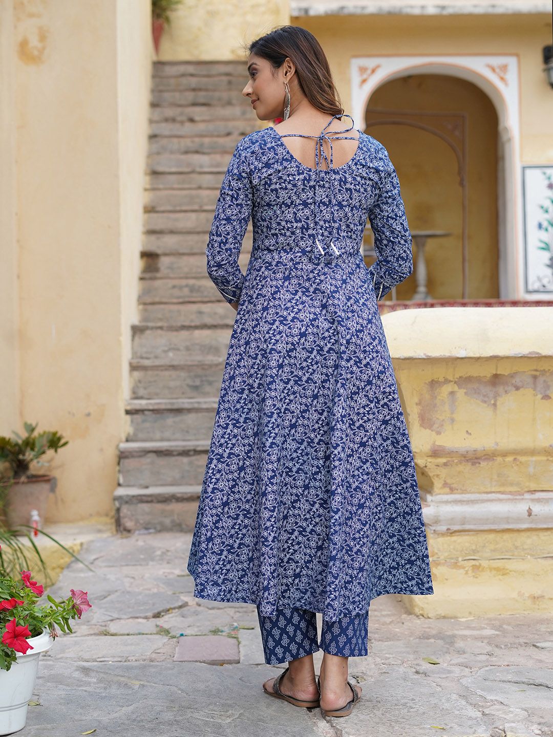 Dhiyona KL Floral Printed Gotta Patti Pure Cotton Kurta with Trousers & With Dupatta