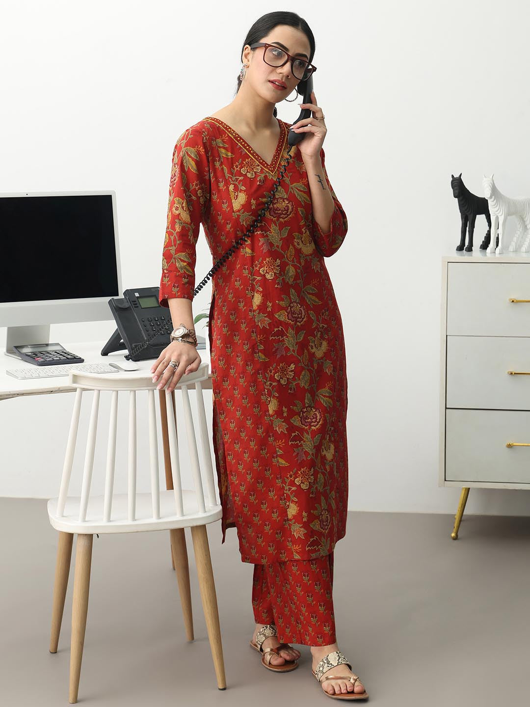 Women Floral Printed Regular Cotton Blend Kurta with Palazzos