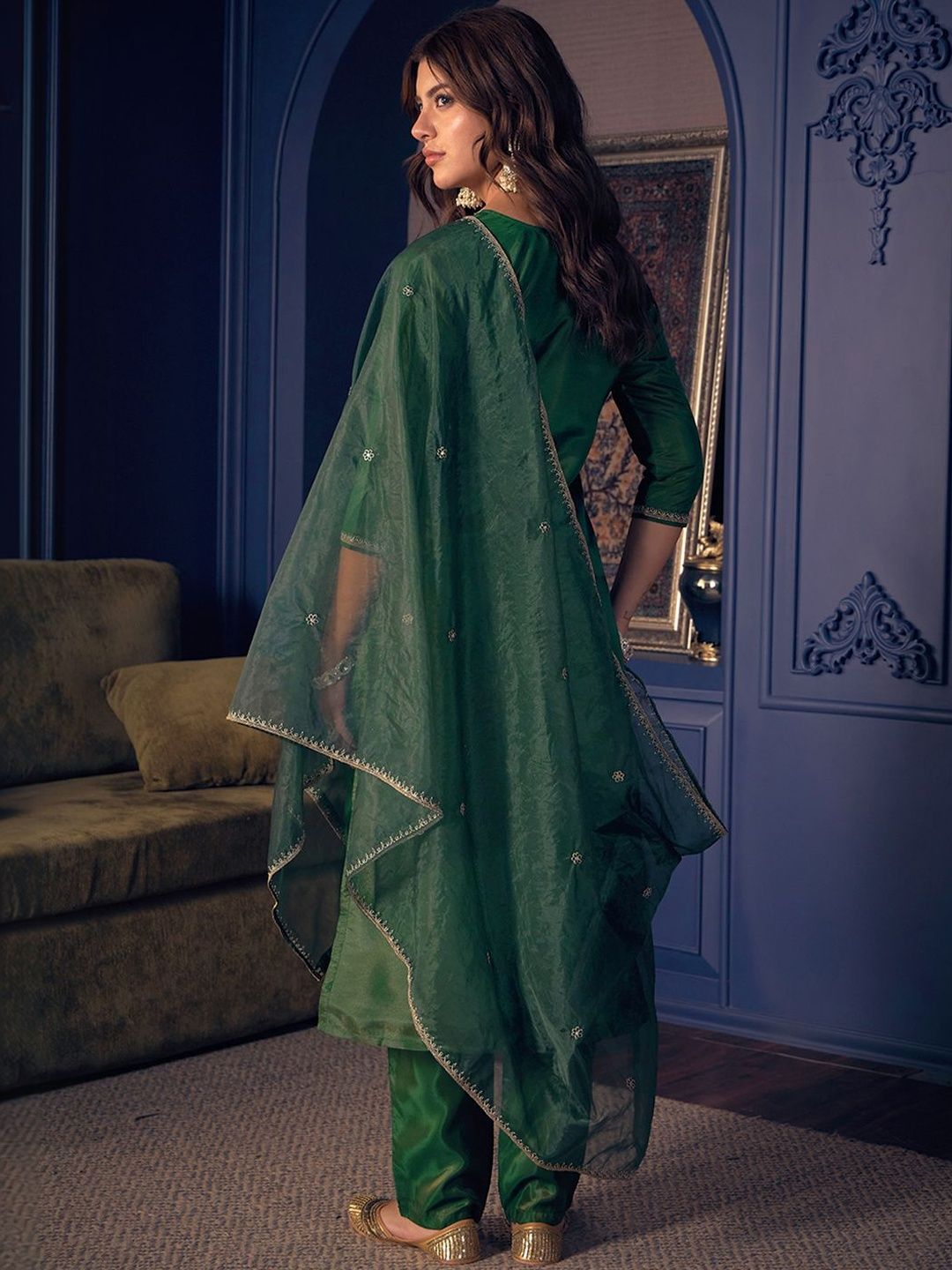 Dhiyona CH Women Ethnic Motifs Embroidered Regular Thread Work Kurta with Trousers & With Dupatta
