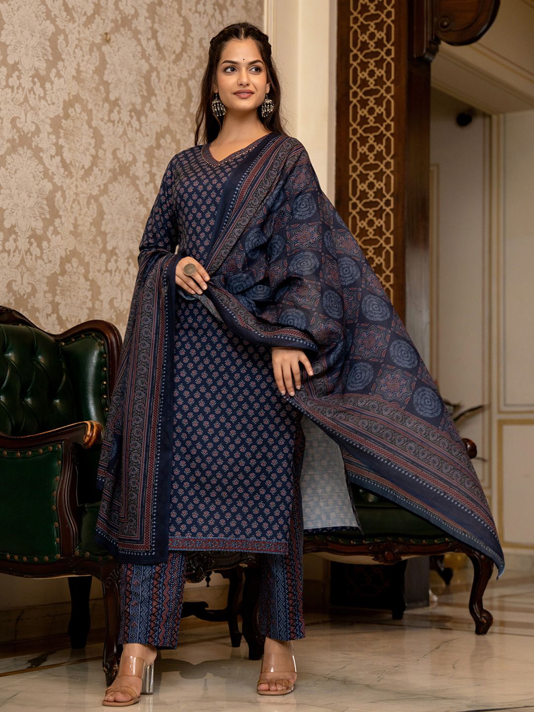 Dhiyona KL Ethnic Motifs Printed Regular Gotta Patti Straight Kurta with Trousers & Dupatta