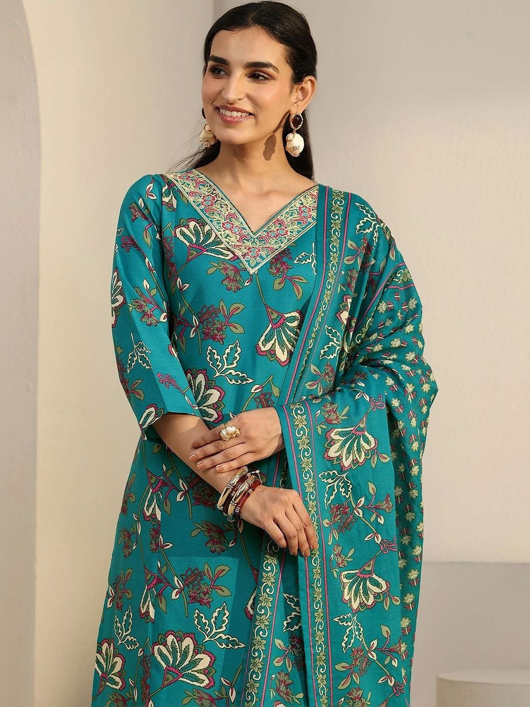 Women Floral Printed Regular Kurta with Trousers & With Dupatta