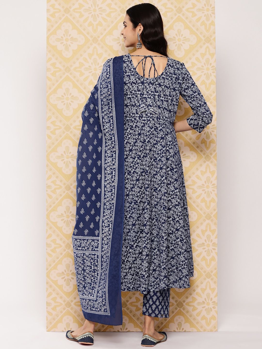 Dhiyona KL Women Ethnic Motifs Printed Regular Pure Cotton Kurta with Trousers & Dupatta