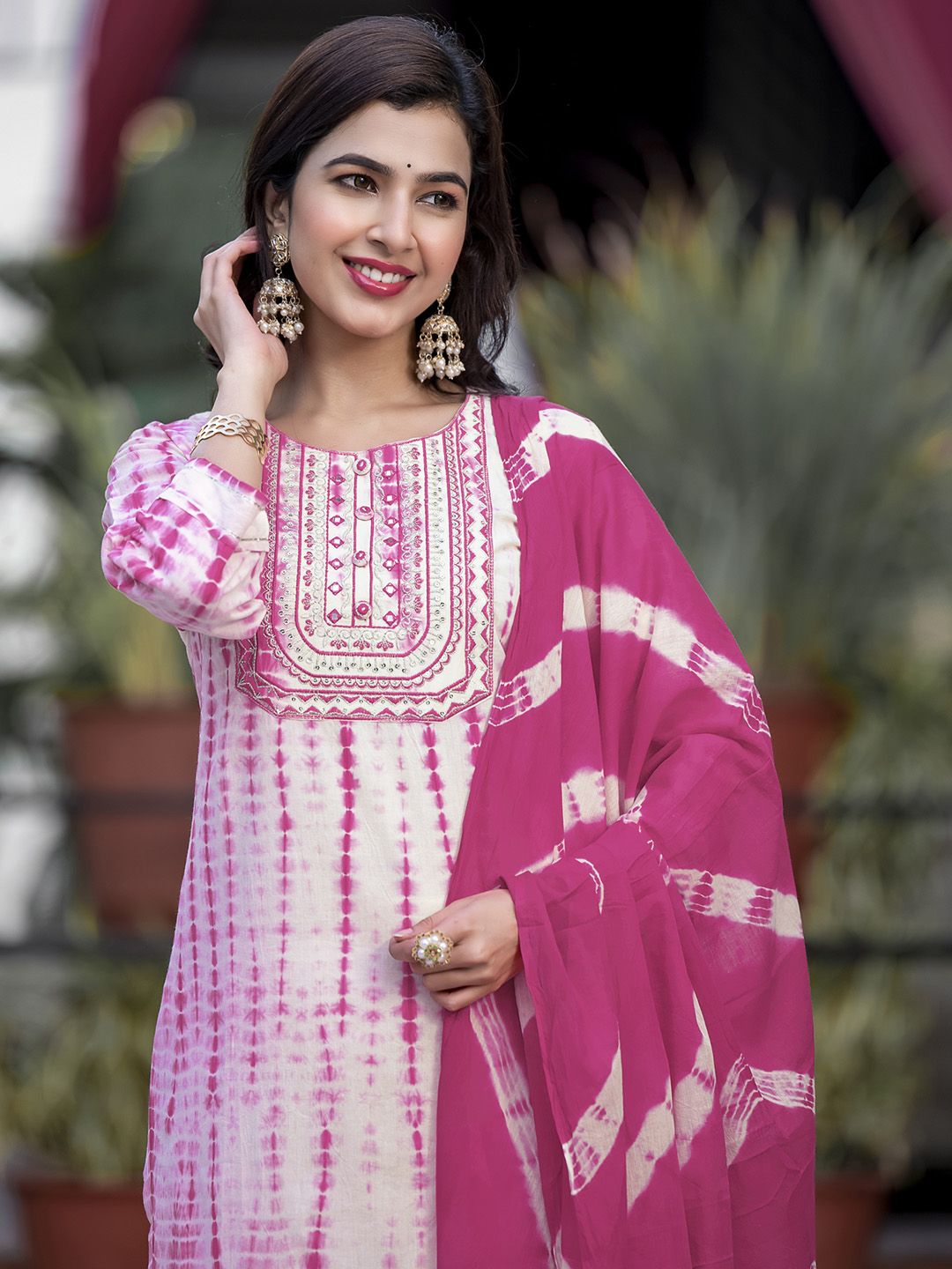 Dhiyona KL Women Pink Leheriya Printed Pure Cotton Kurta with Trouser & With Dupatta