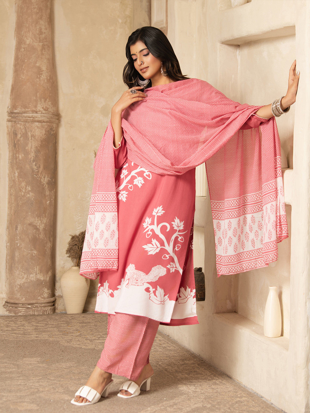Women Ethnic Motifs Printed Kurta with Trousers & Dupatta