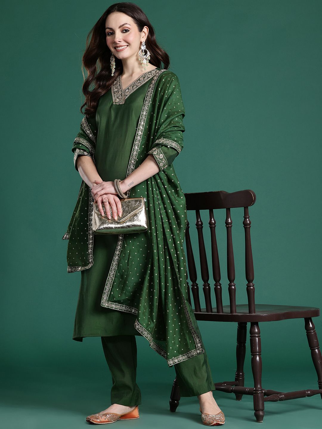 Dhiyona IE Floral Embroidered Sequinned Kurta with Trousers & With Dupatta
