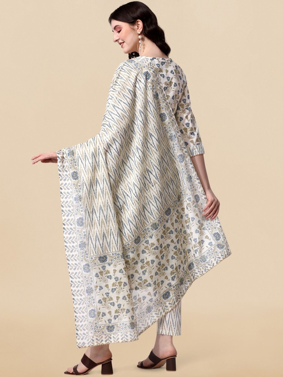 Dhiyona KL Ethnic Motifs Printed Gotta Patti Cotton Straight Kurta & Trousers With Dupatta