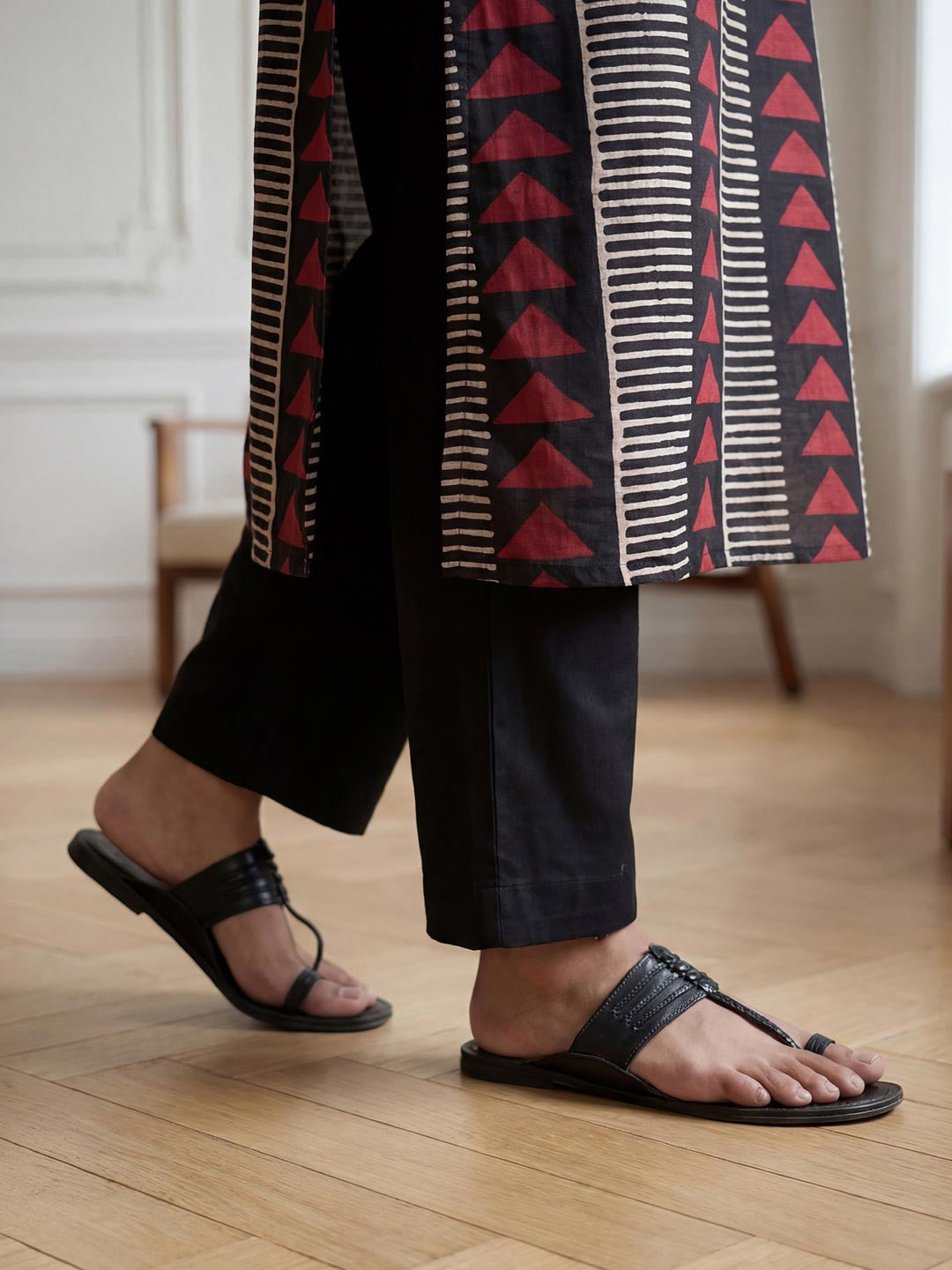 Women Printed Regular Thread Work Pure Cotton Kurta with Trousers & With Dupatta
