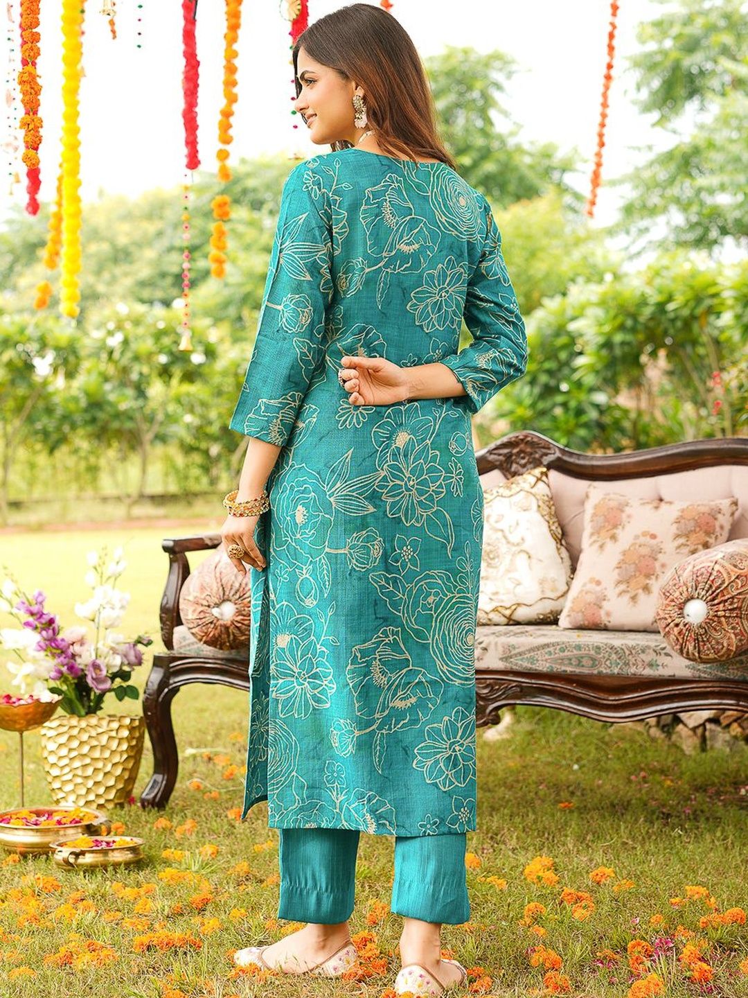 Dhiyona KL Floral Printed Thread Work V Neck Kurta with Trousers & Dupatta