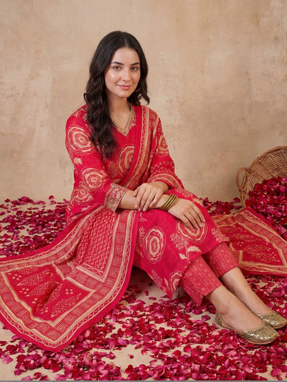 Women Floral Printed Regular Chanderi Silk Kurta with Trousers & With Dupatta