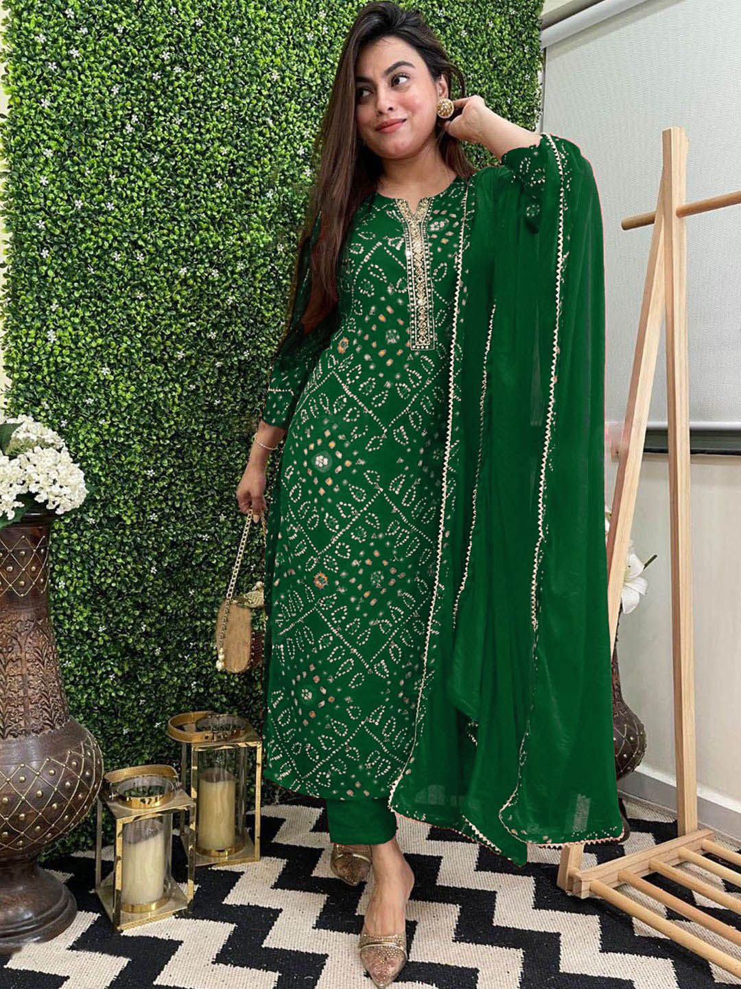 Dhiyona KL Women Bandhani Printed Regular Gotta Patti Kurta with Trousers & With Dupatta