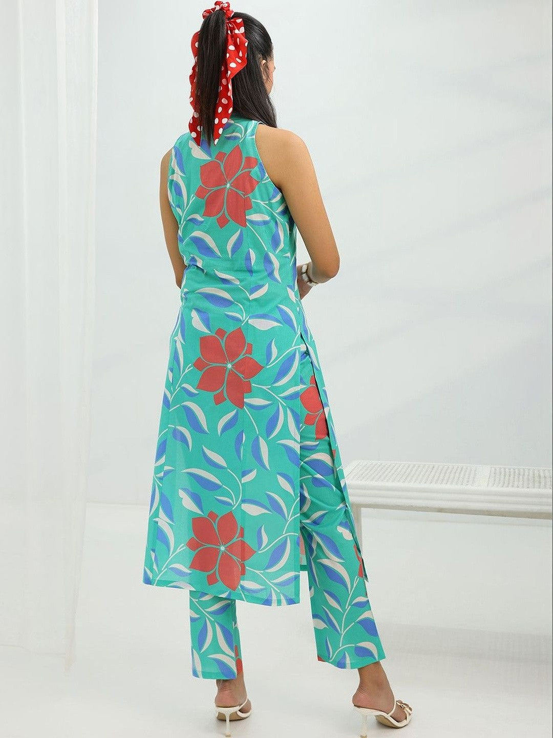 Women Floral Printed Regular Kurta with Trousers