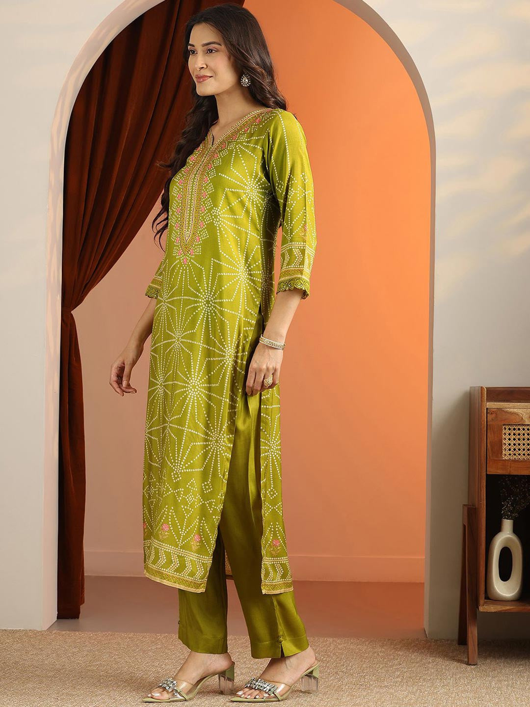 Women Bandhani Printed Regular Kurta with Trousers & Dupatta