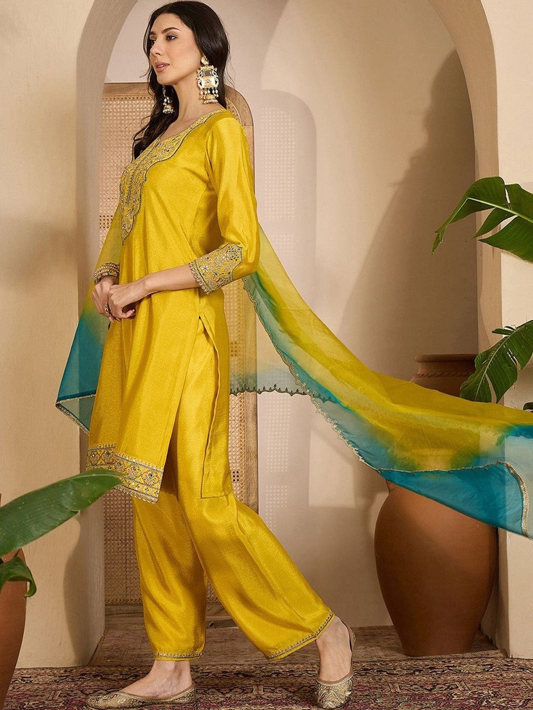Embroidered Round Neck Kurta Trousers & Dupatta