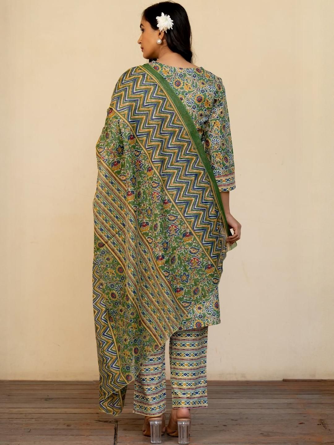 Dhiyona KL Women Green Pure Cotton Kurta Sets