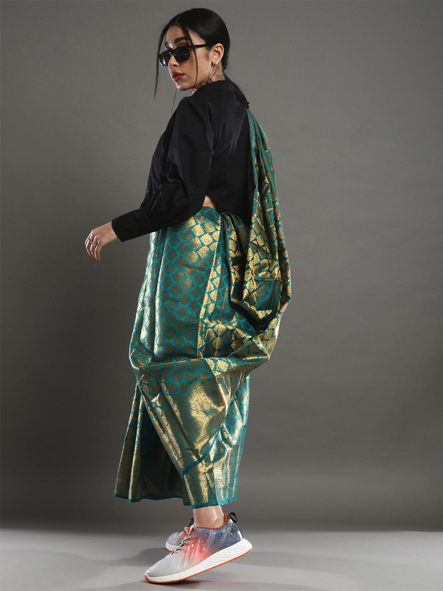 Women's Silk Blend Teal blue Woven Design Designer Saree With Blouse Piece