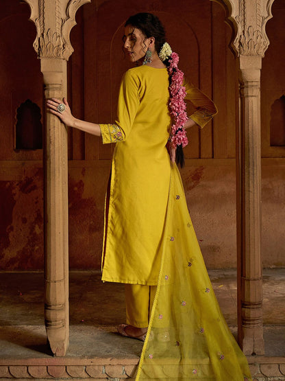 Dhiyona CH Floral Embroidered V-Neck Thread Work Straight Kurta With Solid Trousers & Dupatta