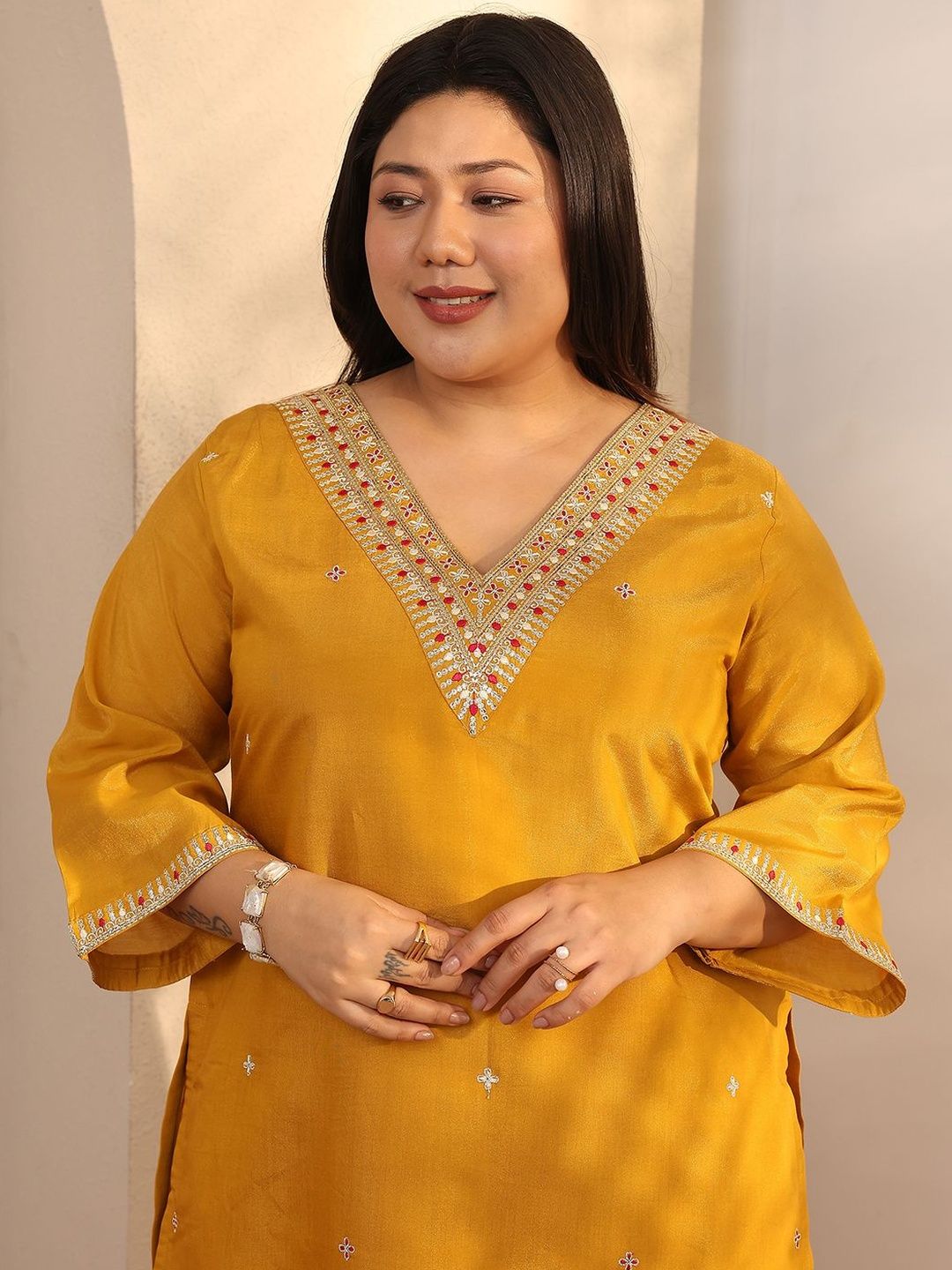 Dhiyona Women's Plus Size Floral Embroidered Kurta with Trousers & With Dupatta