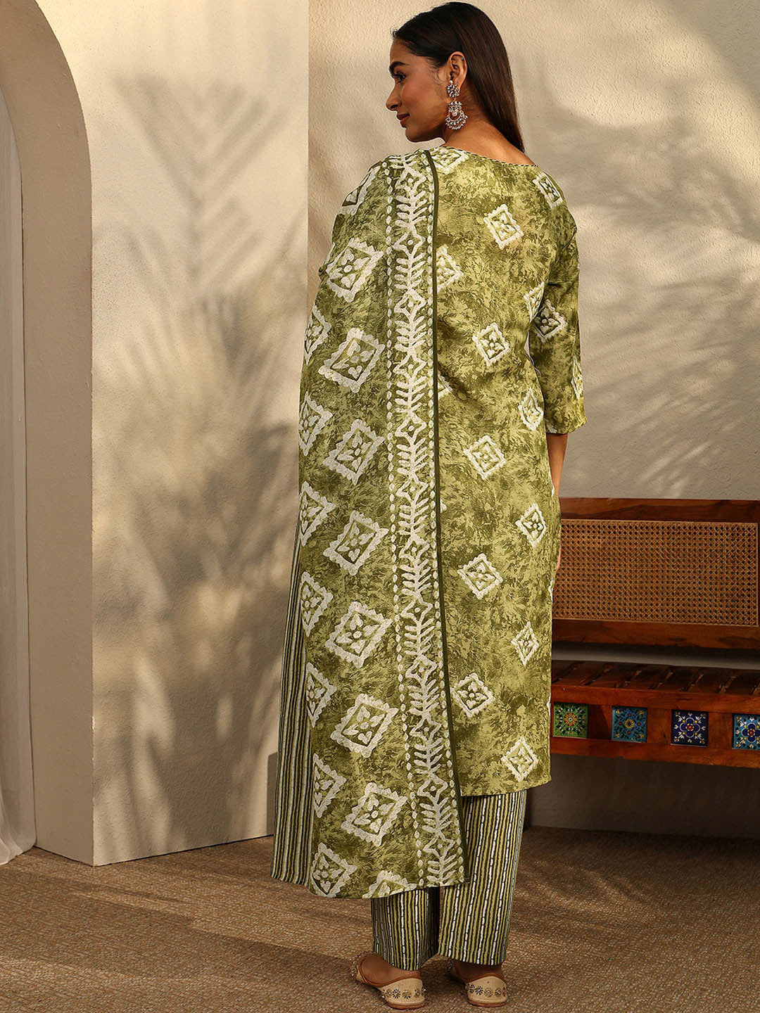 Women Printed Regular Thread Work Kurta with Trousers & With Dupatta