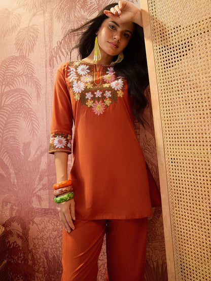 Women Floral Embroidered Regular Thread Work Pure Cotton Kurti with Trousers