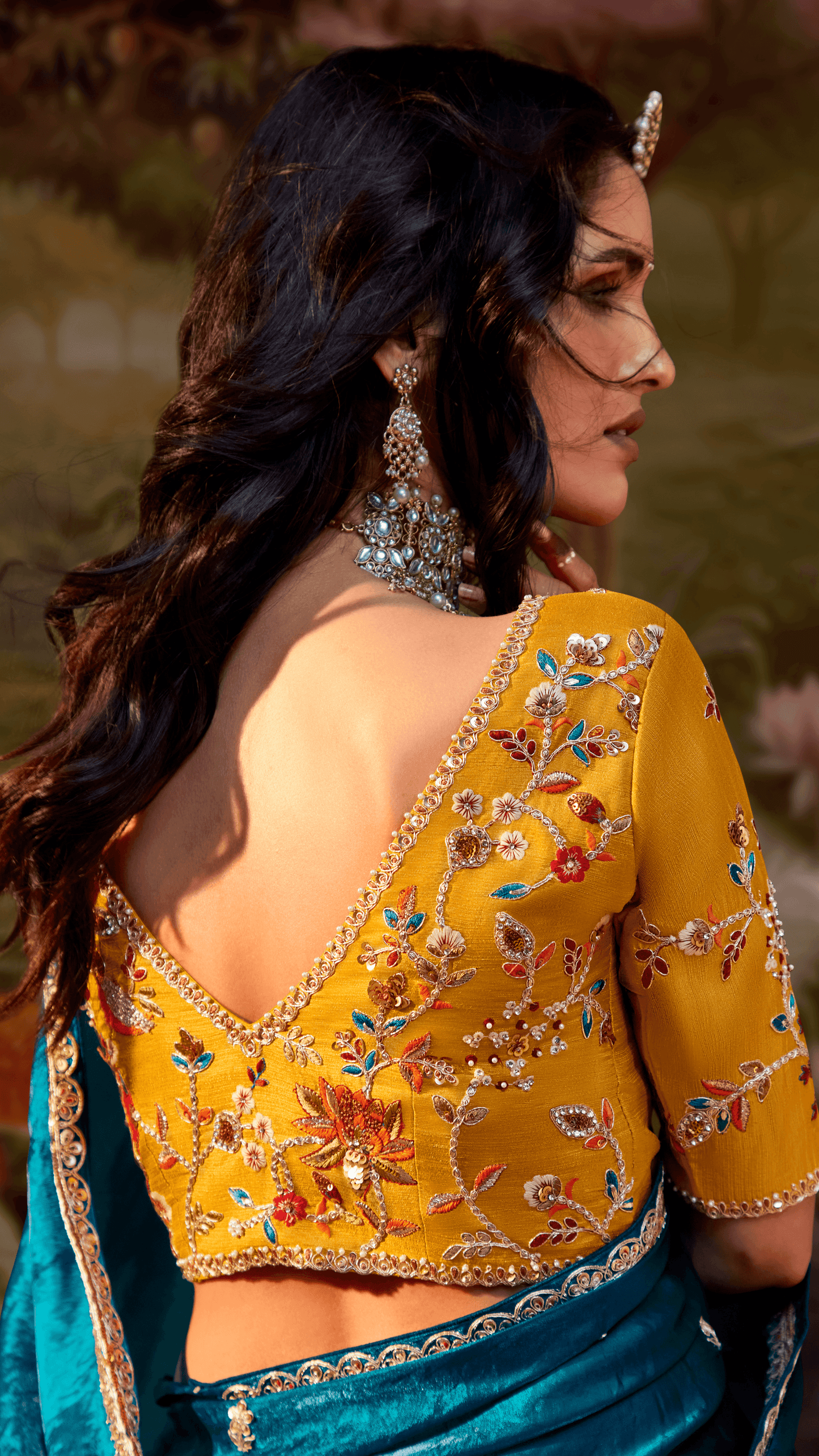 Dhiyona KM Women The Peacock Blue Tissue Silk Saree