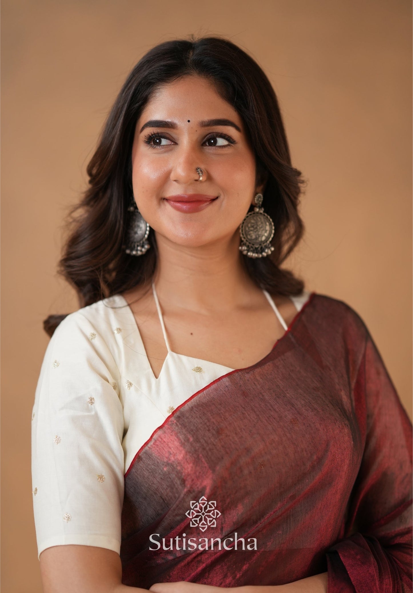Dhiyona SS Ivory Gold Horizon – Flowing with Regal Charm