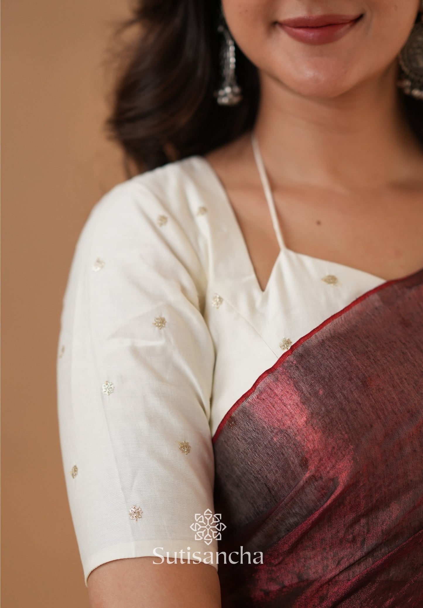 Dhiyona SS Ivory Gold Horizon – Flowing with Regal Charm