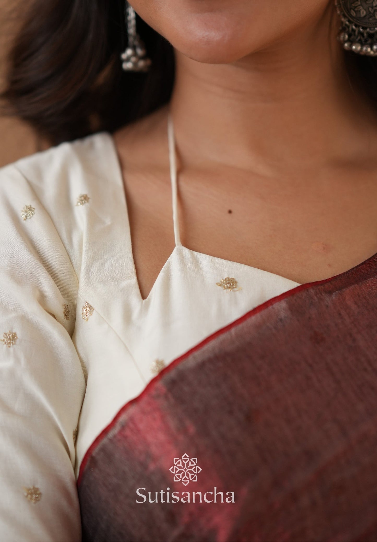 Dhiyona SS Ivory Gold Horizon – Flowing with Regal Charm
