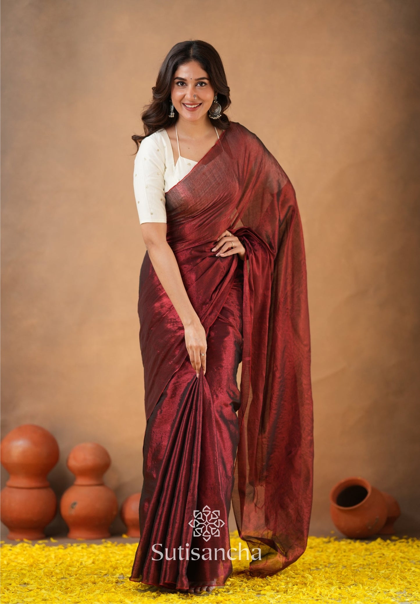 Dhiyona SS Ivory Gold Horizon – Flowing with Regal Charm