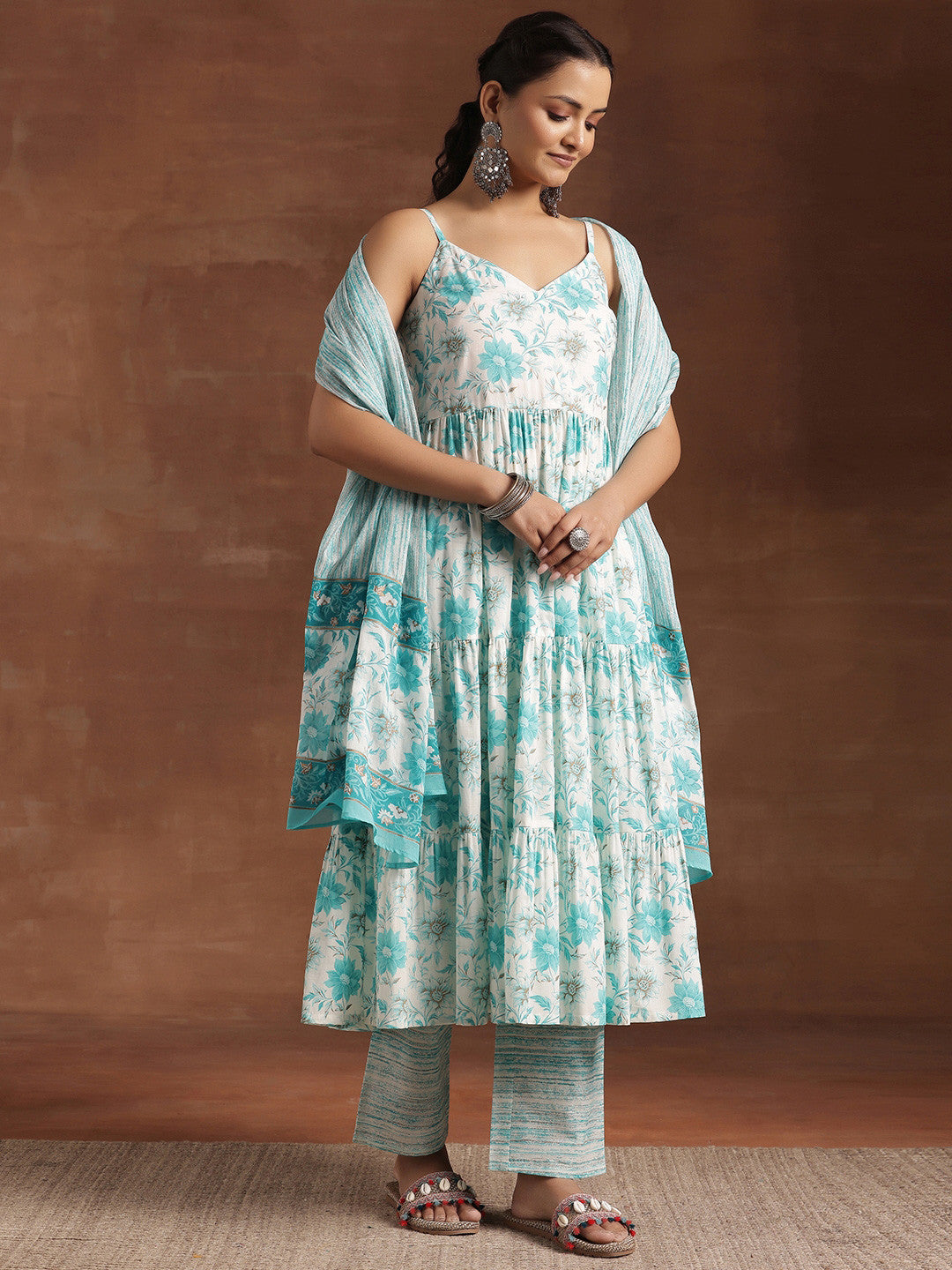 Women Floral Printed Tiered Kurti with Trousers & With Dupatta