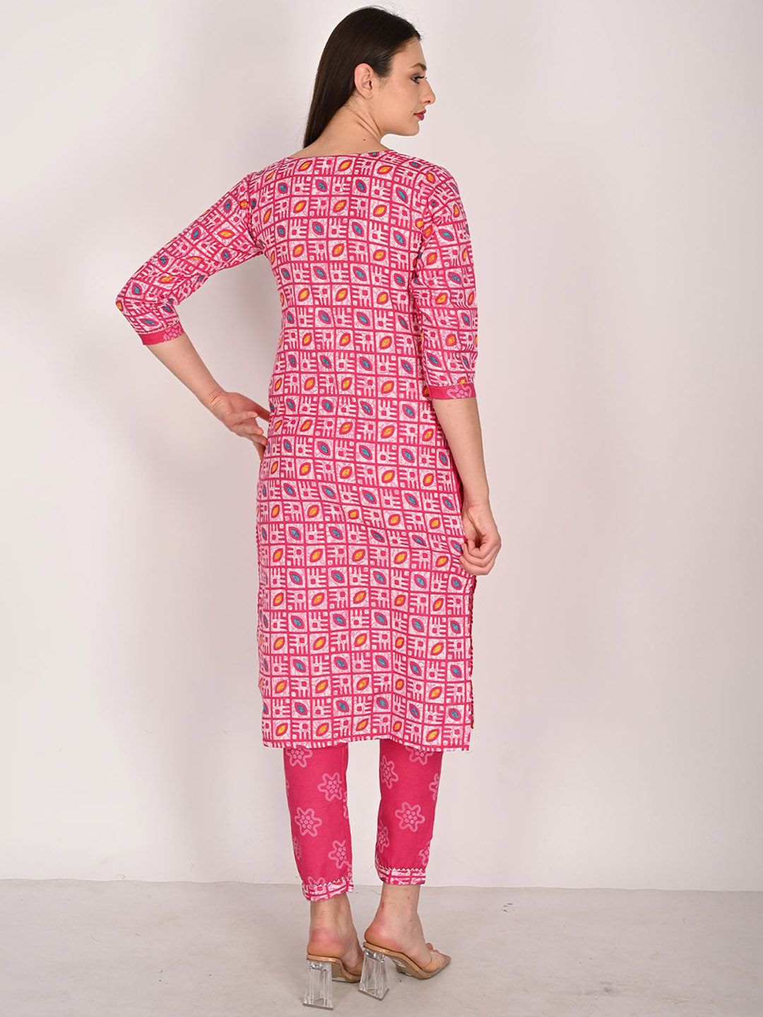 Dhiyona KL Women Floral Printed Regular Kurta with Pyjamas & With Dupatta