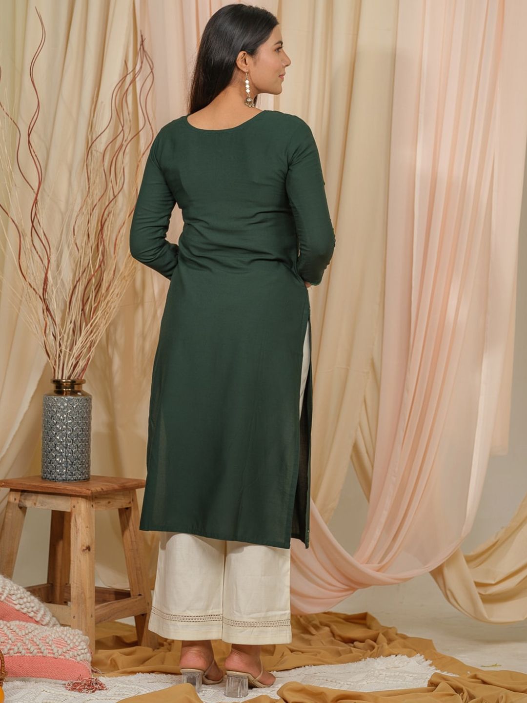 Dhiyona OD  Floral Embroidered Tie-Up Neck Straight Kurta