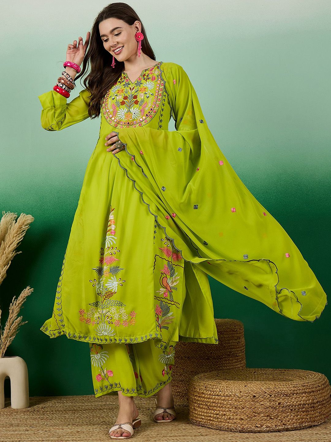 Dhiyona KL Floral Embroidered V-Neck Cuffed Sleeves Thread Work Kurta ,Palazzos & Dupatta