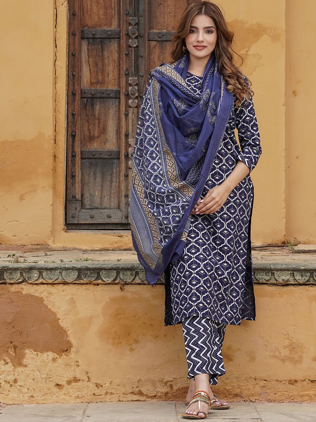 Dhiyona KL Ethnic Motifs Printed Straight Kurta With Trouser & Dupatta